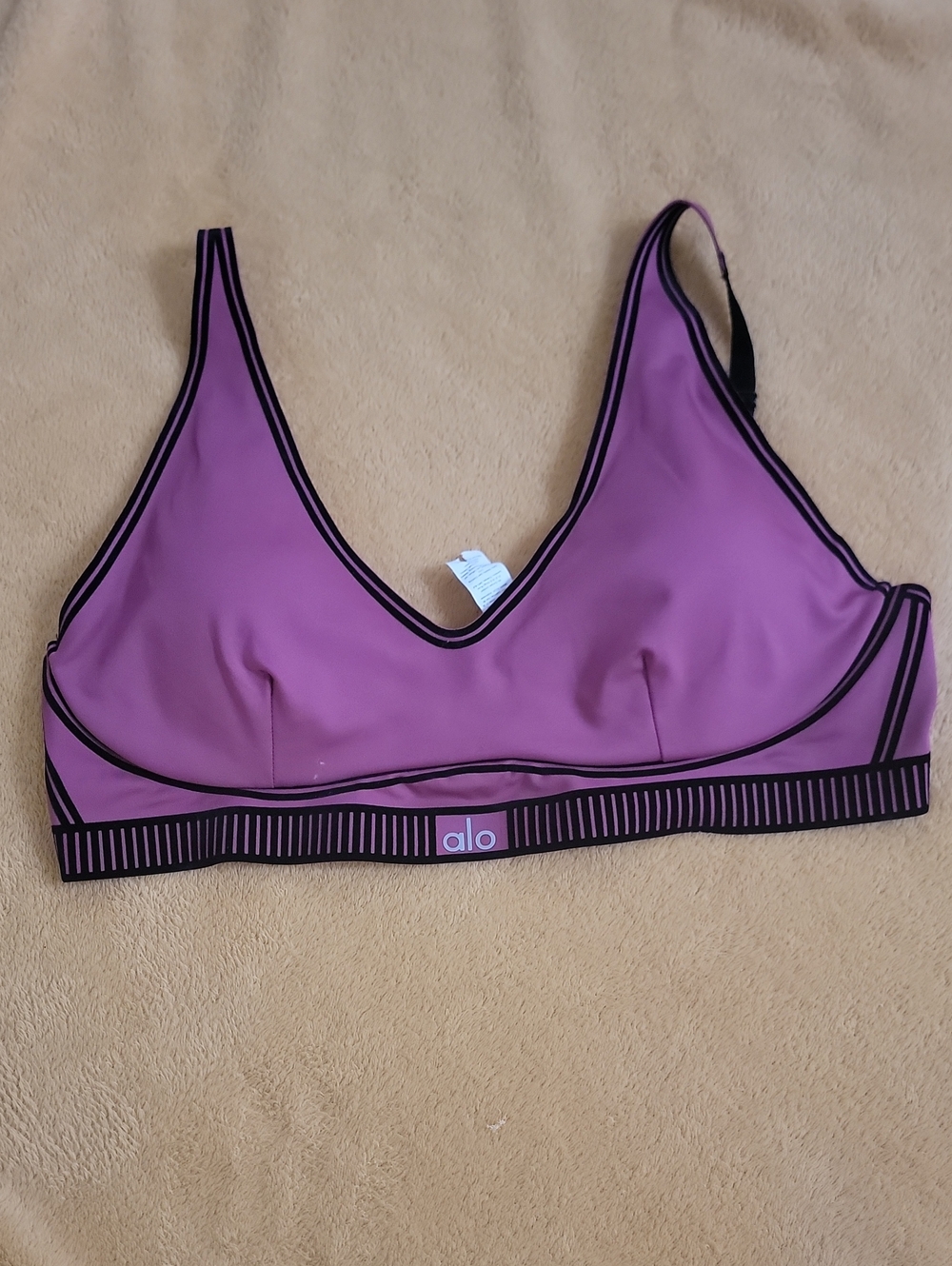 ALO Yoga Rose-Mauve V-Neck Sports Bra with Black Trim